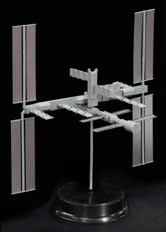 International Space Station (Phase 2007) 1/400 Scale Model Kit Unpainted