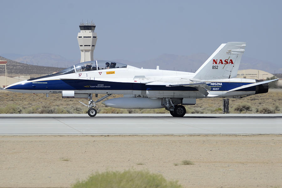 McDonnell Douglas F/A-18B Hornet NASA, Edwards AFB 2012