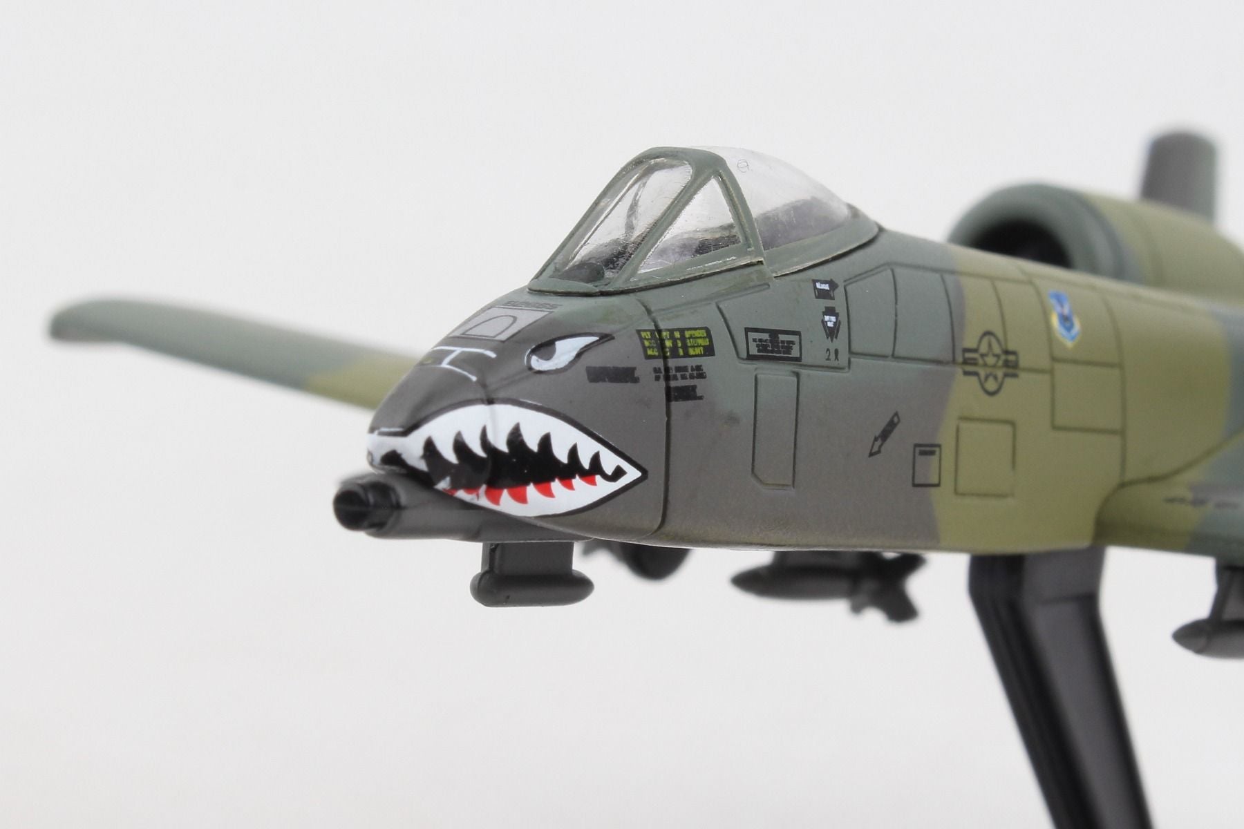 Fairchild Republic A-10A Thunderbolt II (Warthog) 74th FS “Flying Tigers” 1990, 1:140 Scale Diecast Model Nose Detail