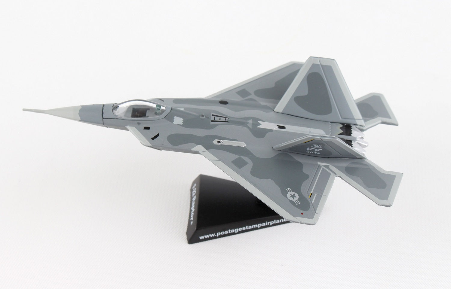 Lockheed Martin F-22 Raptor USAF 1/145 Scale Model