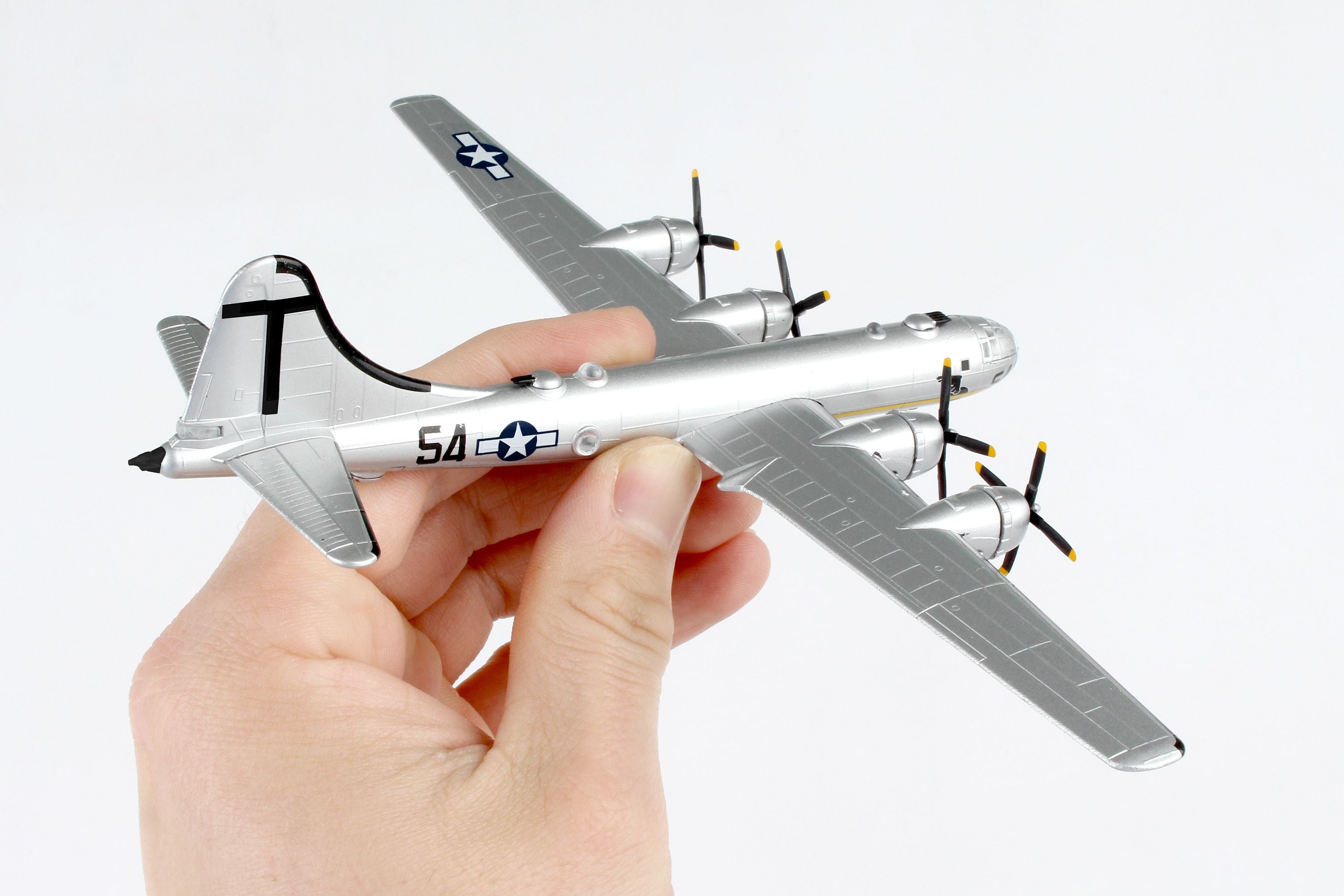 Daron | Boeing B-29 Superfortress “T Square 54” 1/200 Scale Model