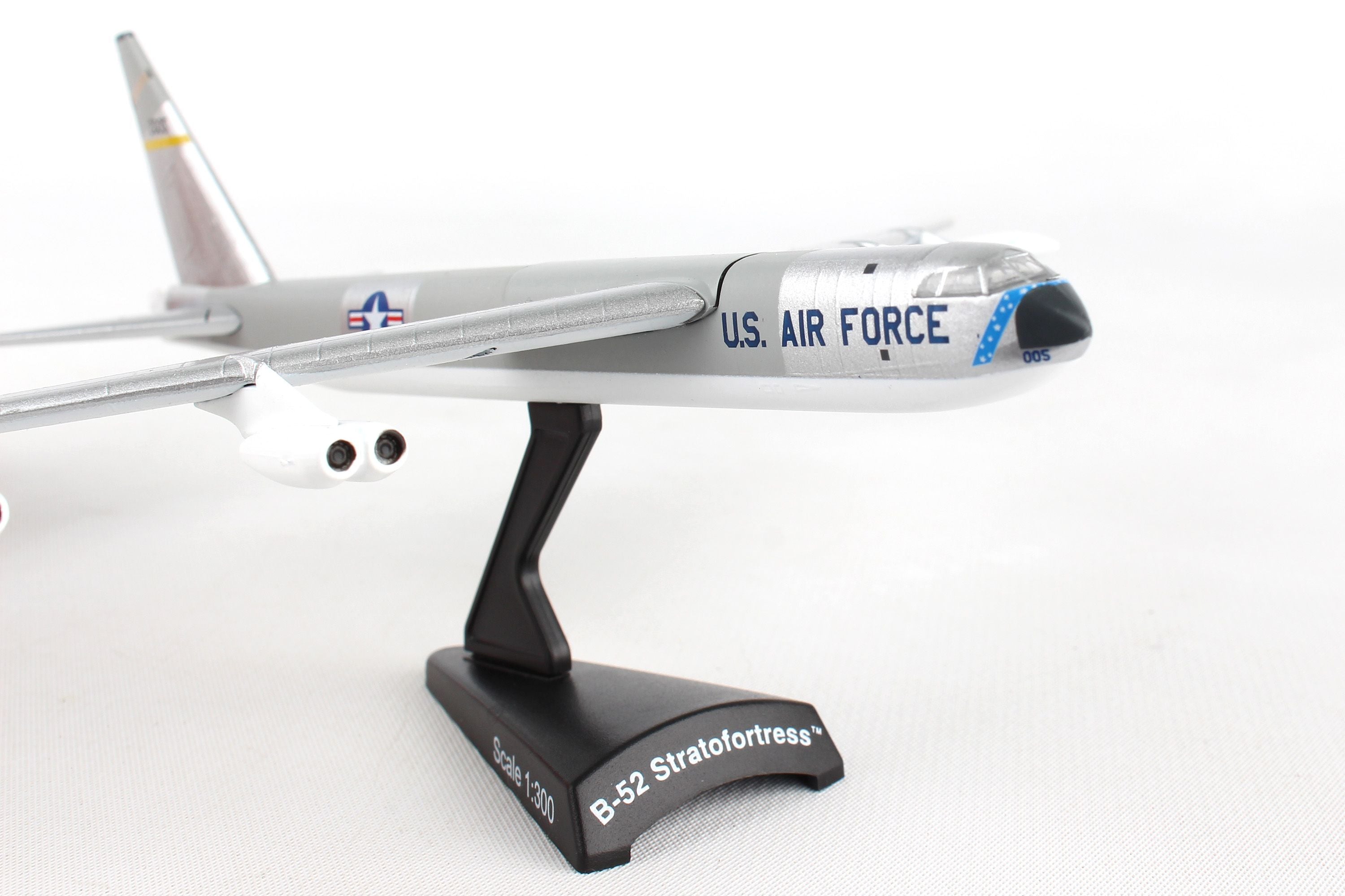 Boeing B-52 Stratofortress USAF 1:300 Scale Diecast Model Right Nose Detail