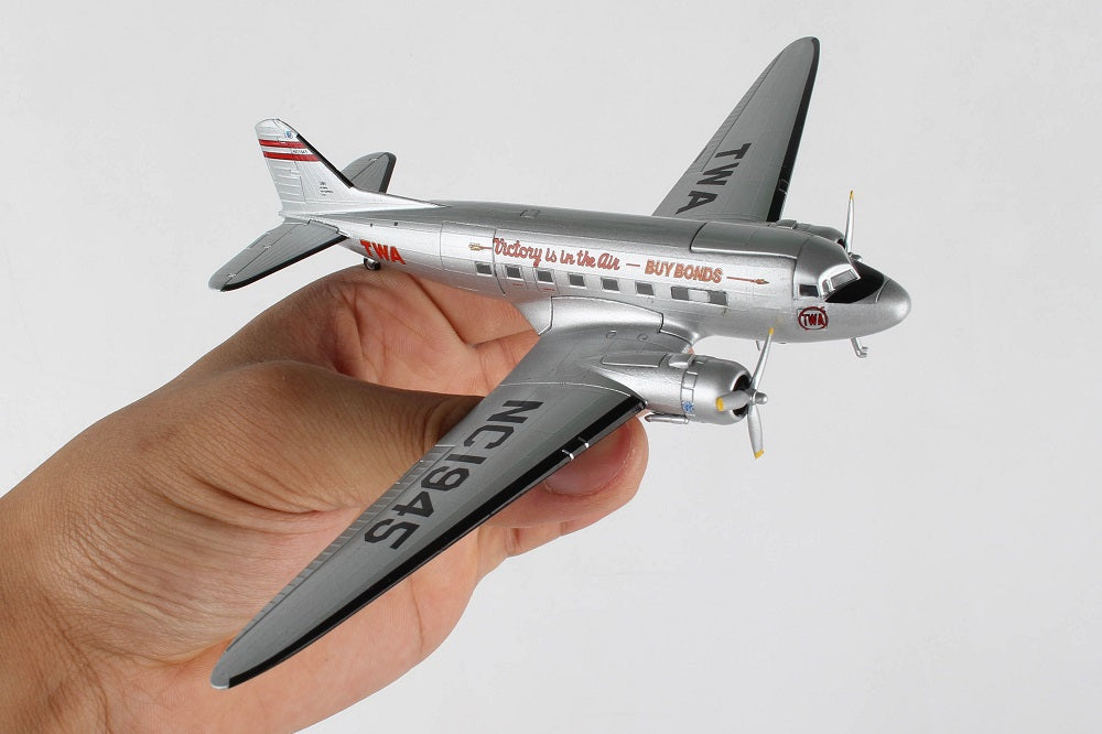 Douglas DC-3 Trans World Airlines, 1/144  Scale Model