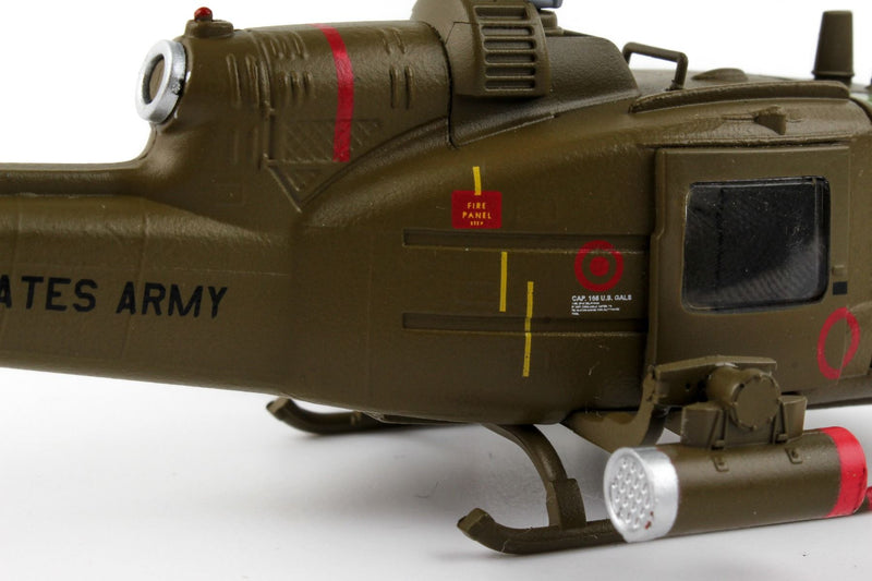 Bell UH-1C Iroquois “Huey” US Army 1”st Cavalry Division, 1:87 Scale Model Cabin Close Up