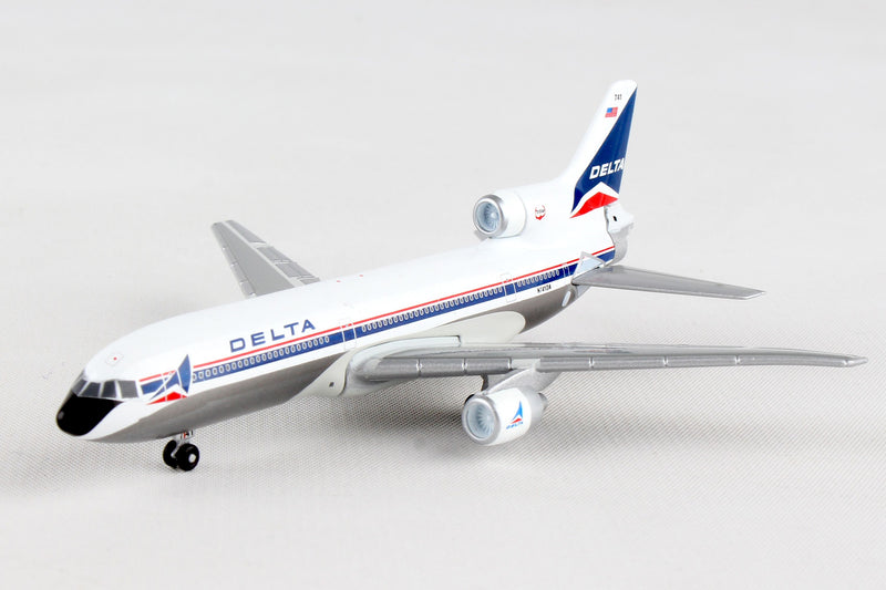 Lockheed L-1011-250 Tristar Delta Airlines, 1/500 Scale Diecast Model Left Front View No Stand