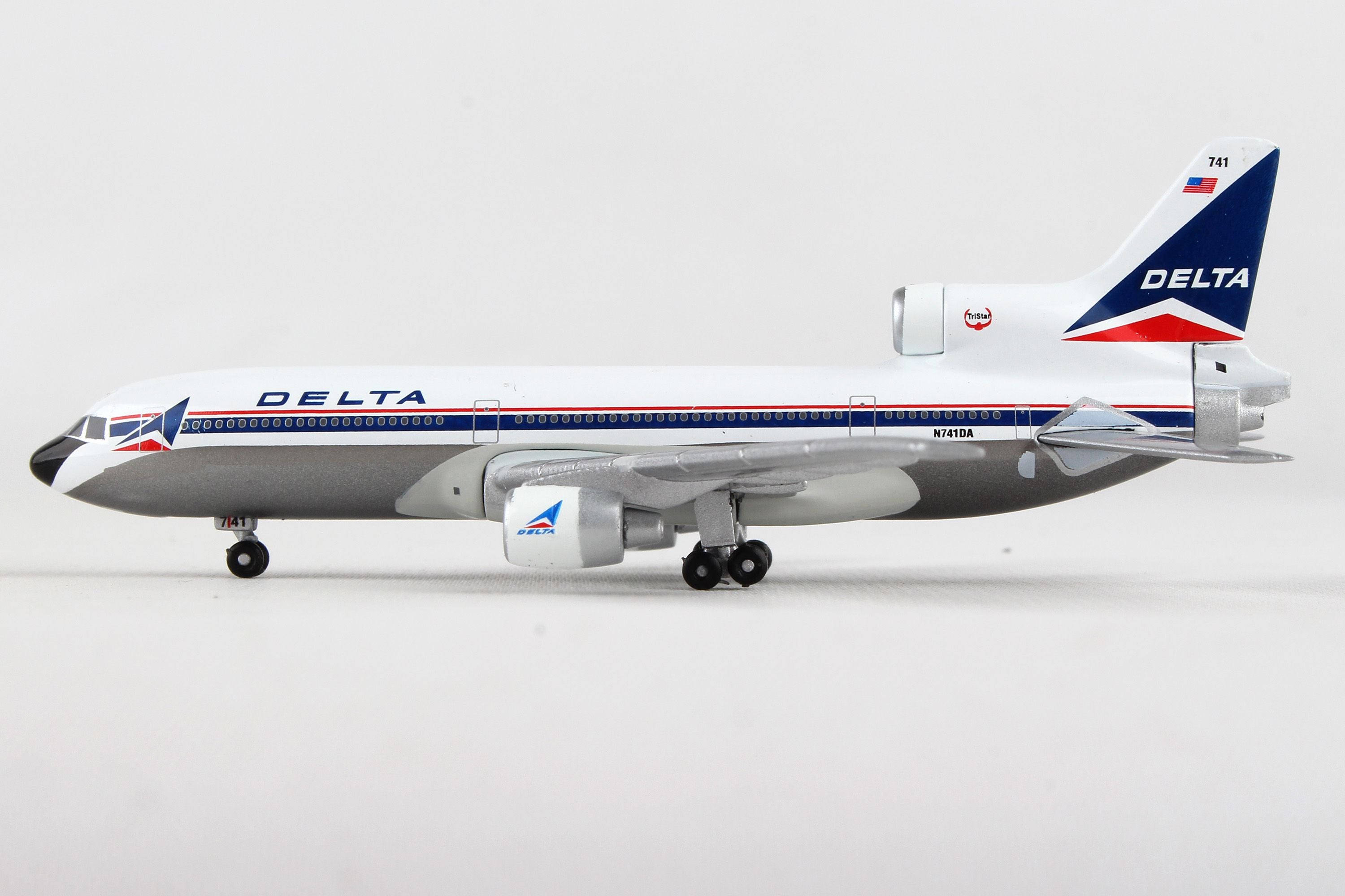 Daron | Lockheed L-1011-250 Tristar Delta Airlines, 1/500 Scale