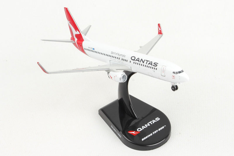 Boeing B737-800 Qantas Airways, 1/300 Scale Diecast Model Right Front View