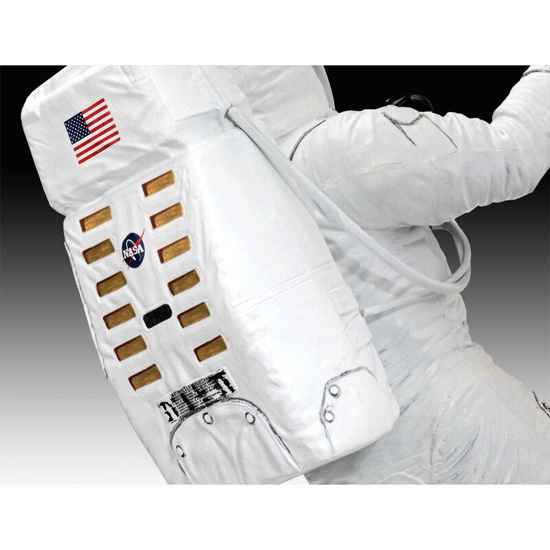 Apollo 11 Astronaut on the Moon, 1/8 Scale Model Kit Backpack Detail