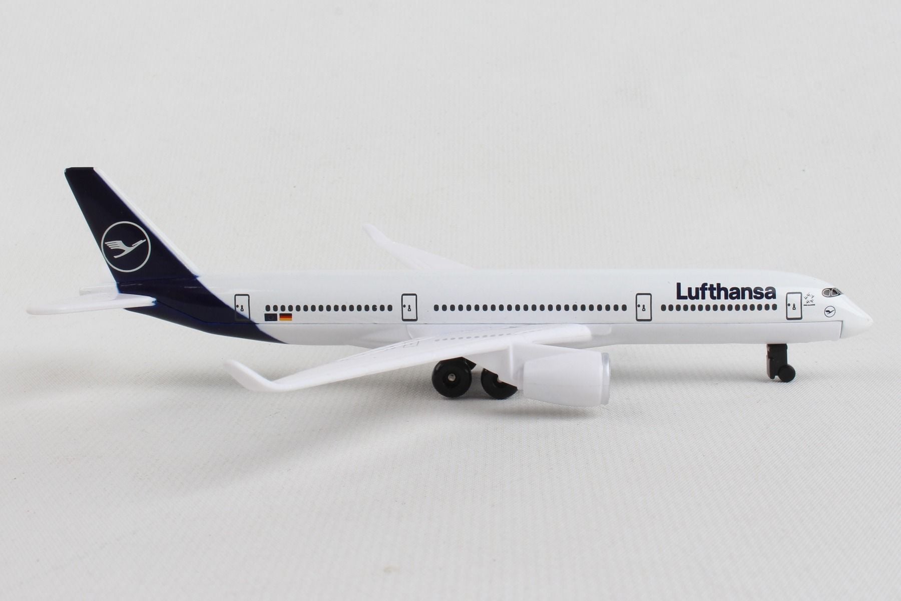 Daron | Airbus A350-900 Lufthansa Diecast Aircraft Toy | Bellford