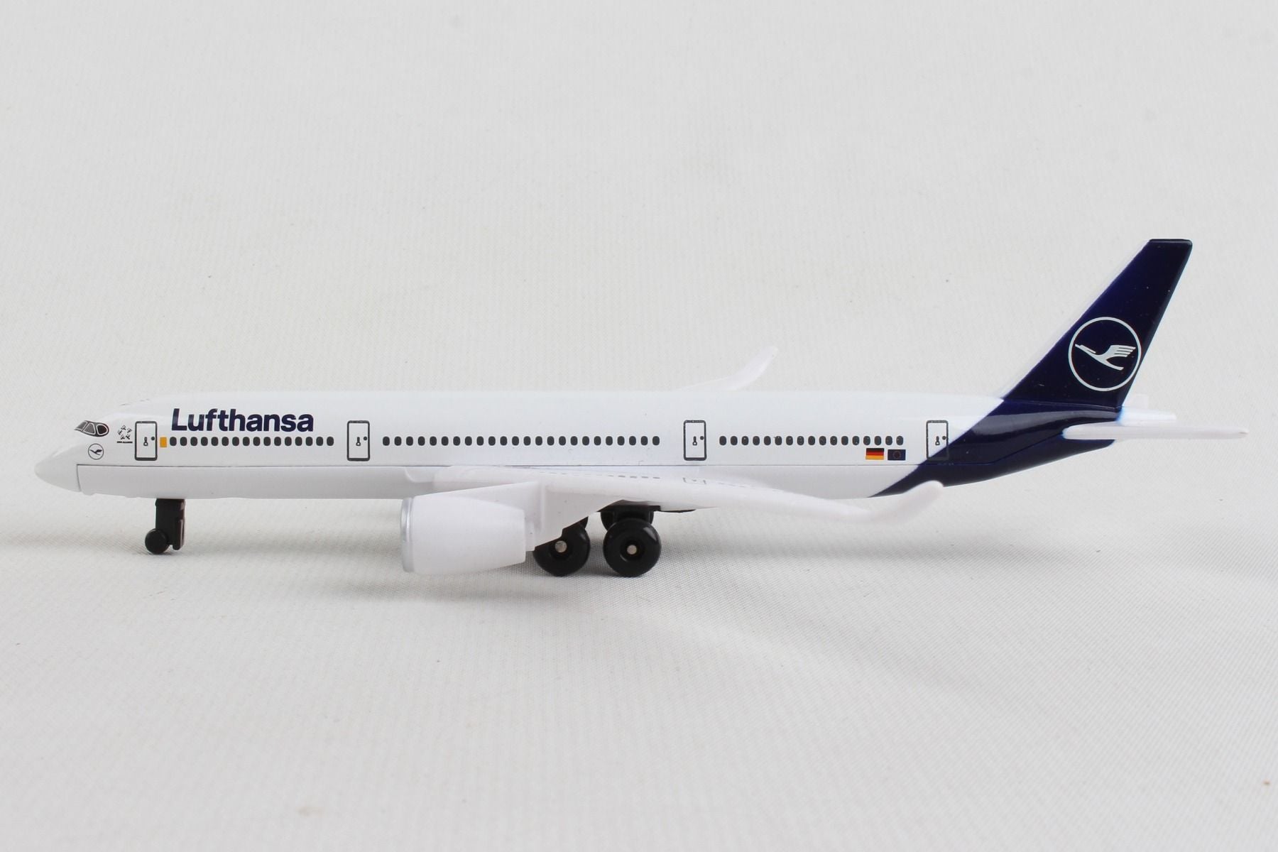 Daron | Airbus A350-900 Lufthansa Diecast Aircraft Toy | Bellford
