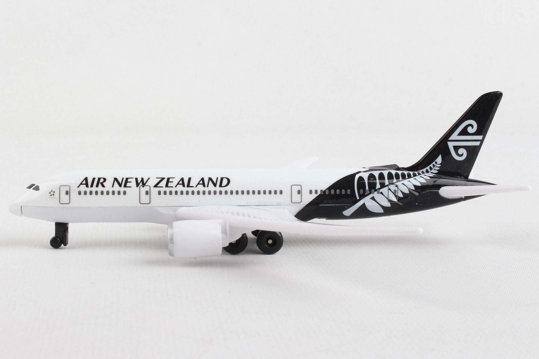Daron | Boeing 787 Air New Zealand Diecast Aircraft Toy