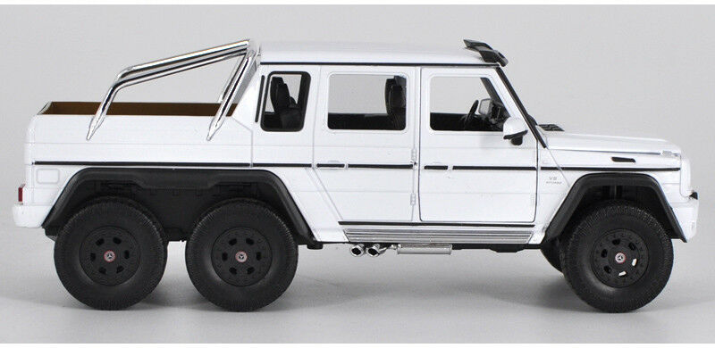 Mercedes-Benz G-Class G63 AMG 6 X 6 (White) 1:24 Scale Diecast Model Car By Welly Right Side View