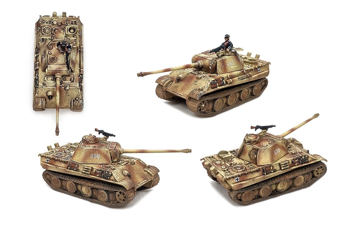 Victrix Ltd PzKpfw V Panther Ausf. G Tank, 1:144 (12 mm) Scale Model Plastic Kit Painted Example