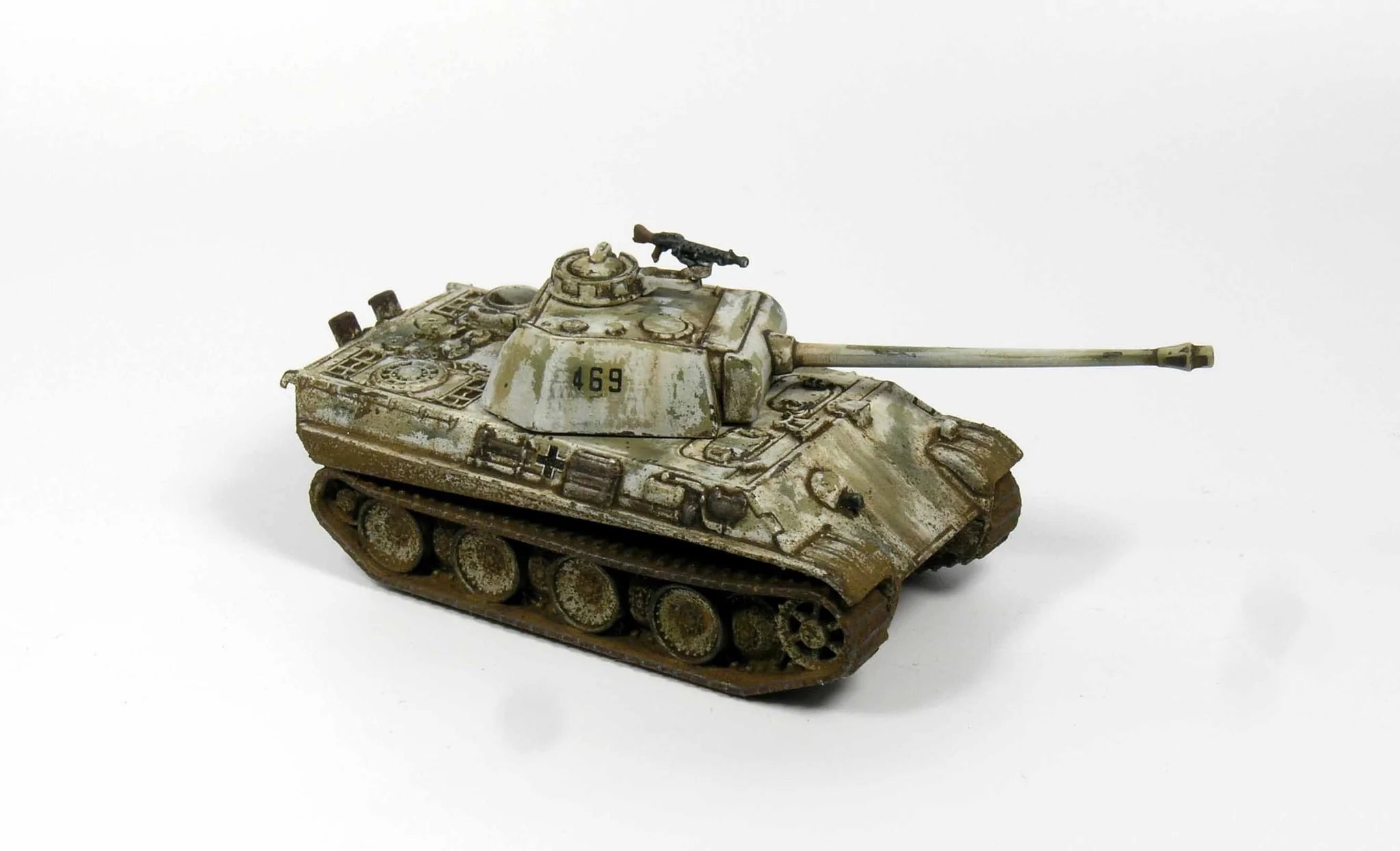 Victrix Ltd PzKpfw V Panther Ausf. G Tank, 1:144 (12 mm) Scale Model Plastic Kit Winter  Camofalge