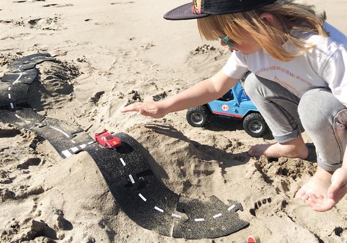 Ringroad 12 Piece Flexible Toy Road Set At The Beach